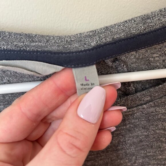 Athleta Long Sleeve Crewneck Workout Athletic Top Shirt Grey Women’s Size Large - Picture 3 of 6